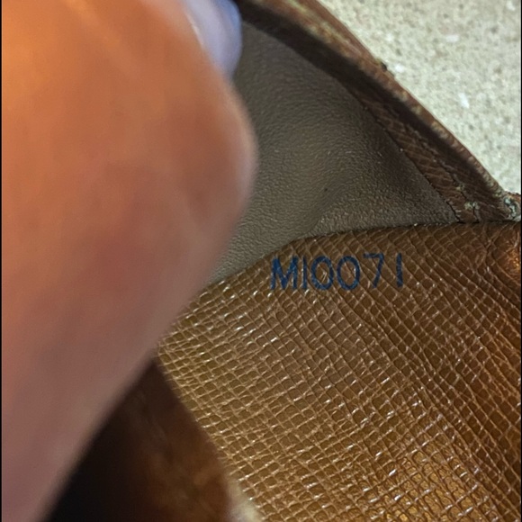 Louis Vuitton Wallet - Picture 13 of 13